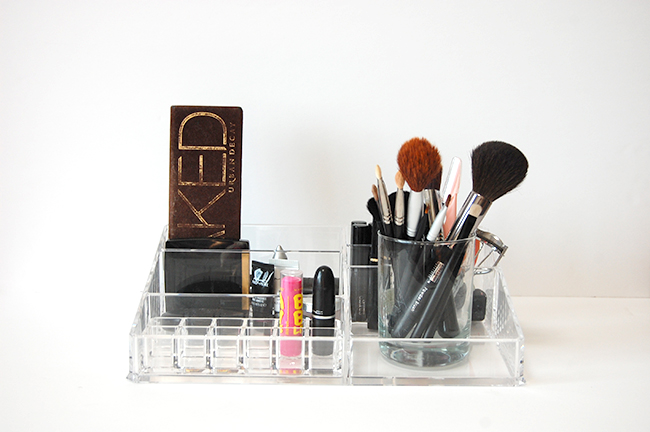 Minimizing your makeup collection - when to throw old makeup away