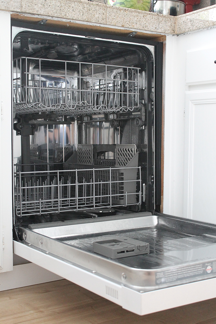 The best way to clean your dishwasher