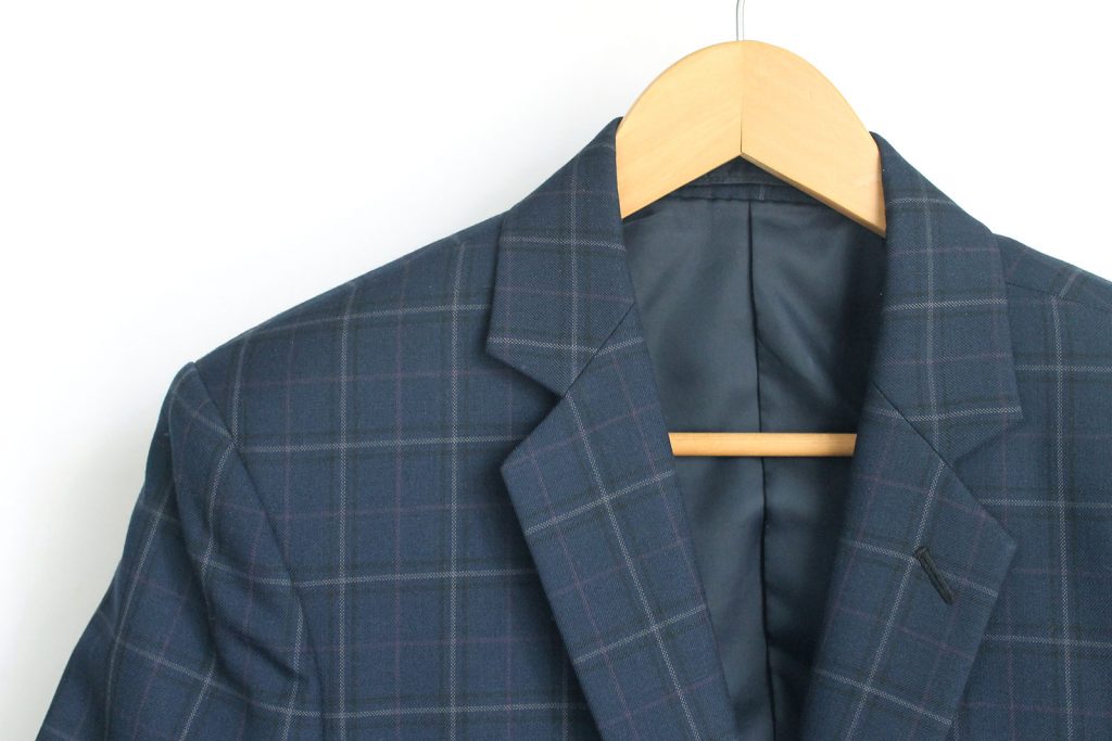 How to clean a suit jacket at home without dry cleaning